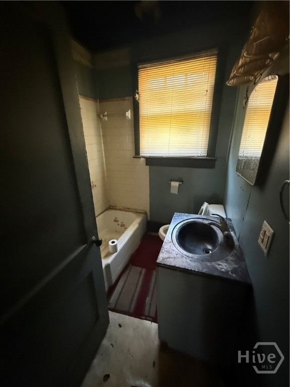 Image 8 of property listing at 1120 E 40th Drive, Savannah, GA 31404