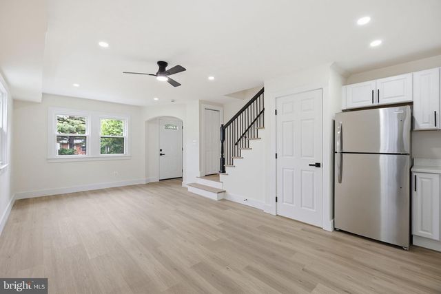 4616 HANNA PL SE, Washington, DC 20019