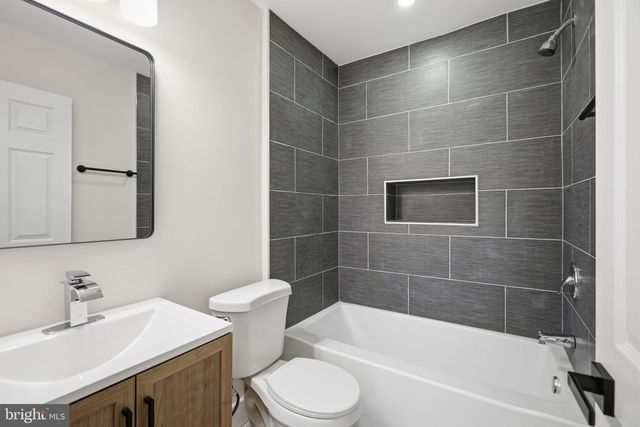 4616 HANNA PL SE, Washington, DC 20019