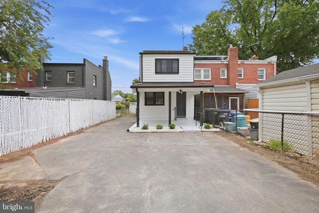 4616 HANNA PL SE, Washington, DC 20019