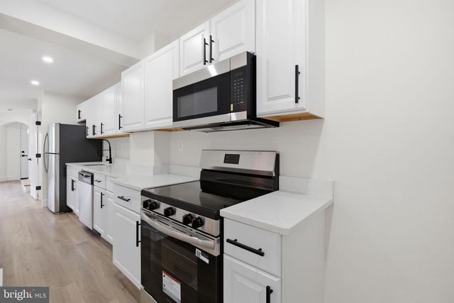4616 HANNA PL SE, Washington, DC 20019