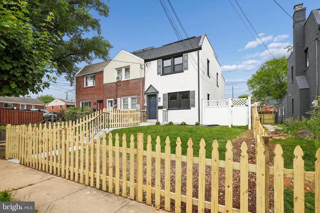4616 HANNA PL SE, Washington, DC 20019