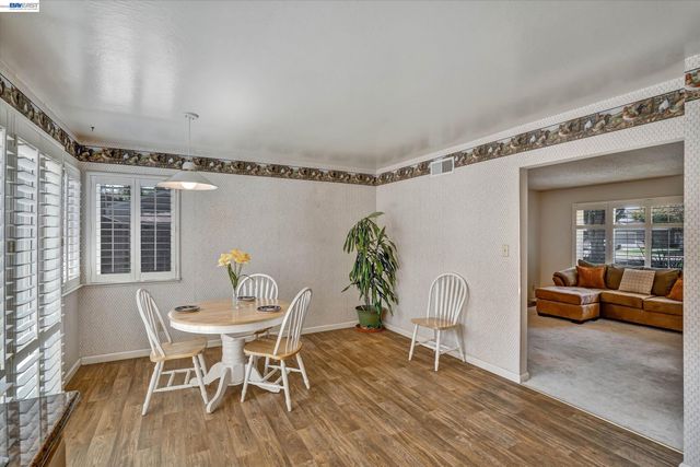 555 Teal Ct, Livermore, CA 94551