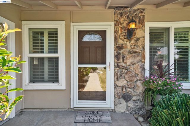 555 Teal Ct, Livermore, CA 94551
