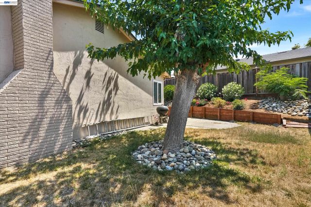 555 Teal Ct, Livermore, CA 94551