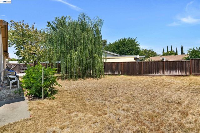555 Teal Ct, Livermore, CA 94551