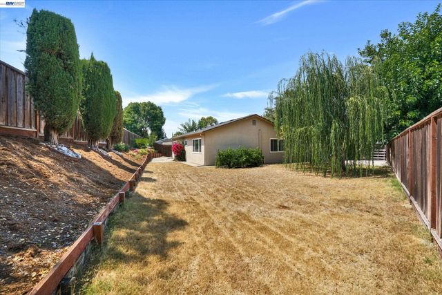 555 Teal Ct, Livermore, CA 94551