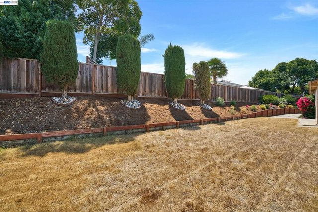 555 Teal Ct, Livermore, CA 94551