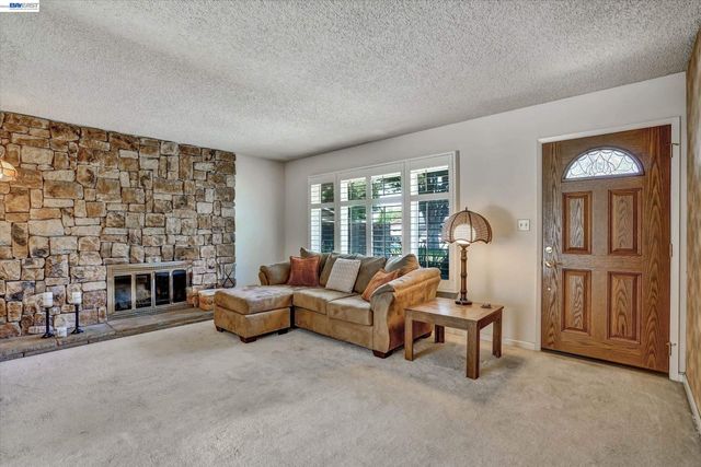 555 Teal Ct, Livermore, CA 94551
