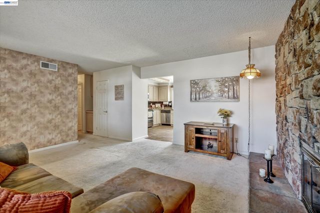 555 Teal Ct, Livermore, CA 94551