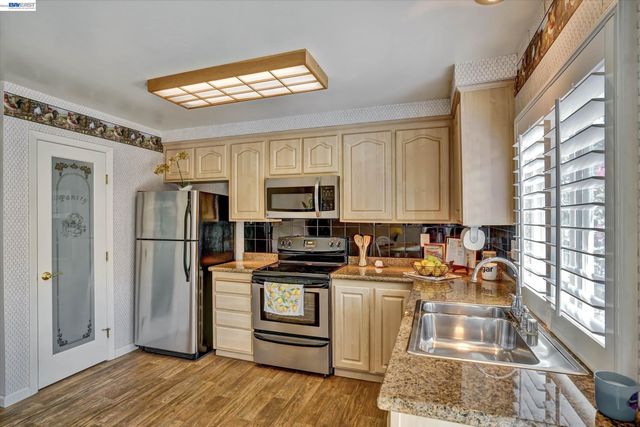 555 Teal Ct, Livermore, CA 94551