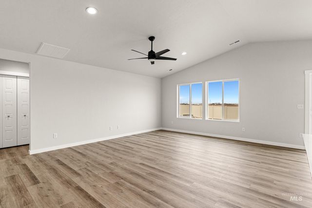 5284 E Phelps Lake Dr, Nampa, ID 83687