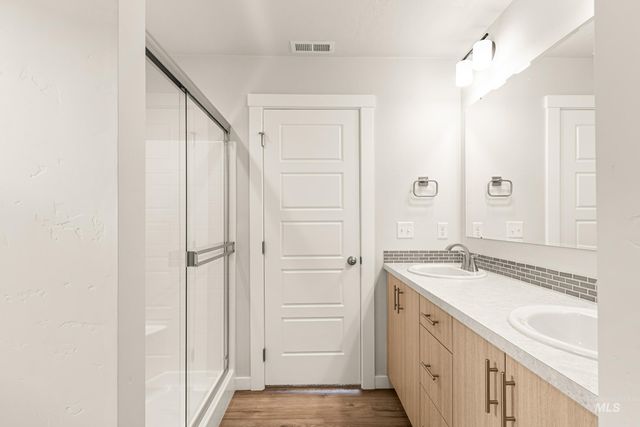 5284 E Phelps Lake Dr, Nampa, ID 83687