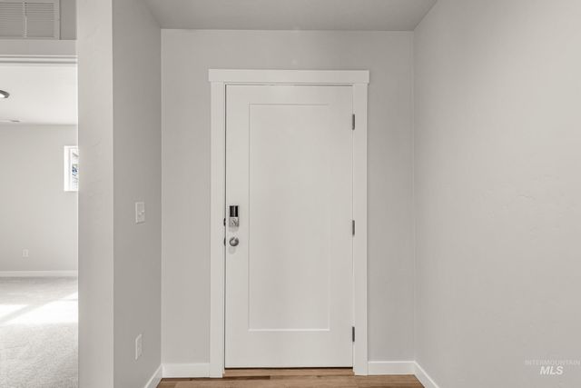 5284 E Phelps Lake Dr, Nampa, ID 83687