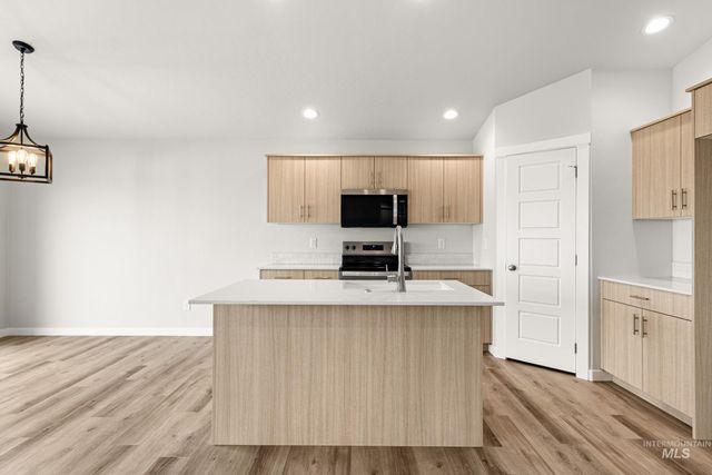 5284 E Phelps Lake Dr, Nampa, ID 83687