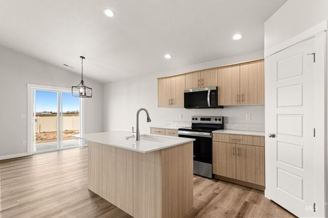 5284 E Phelps Lake Dr, Nampa, ID 83687