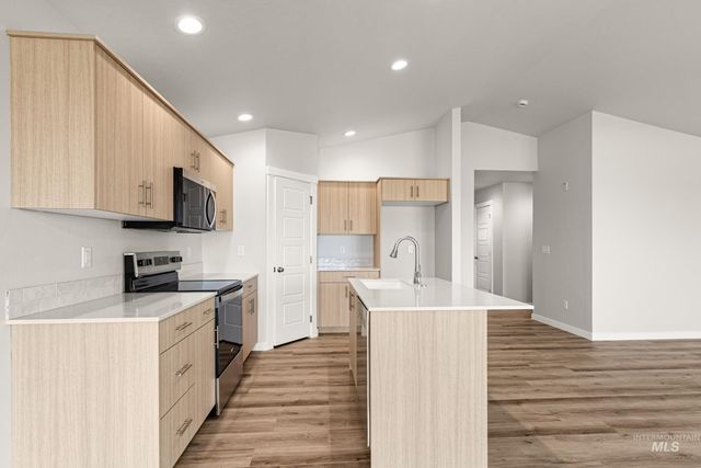 5284 E Phelps Lake Dr, Nampa, ID 83687