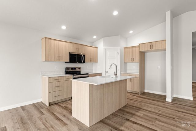 5284 E Phelps Lake Dr, Nampa, ID 83687