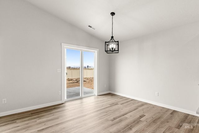 5284 E Phelps Lake Dr, Nampa, ID 83687