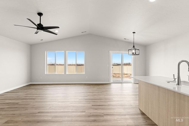 5284 E Phelps Lake Dr, Nampa, ID 83687