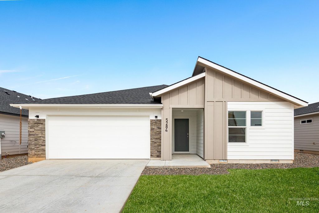 5284 E Phelps Lake Dr, Nampa, ID 83687