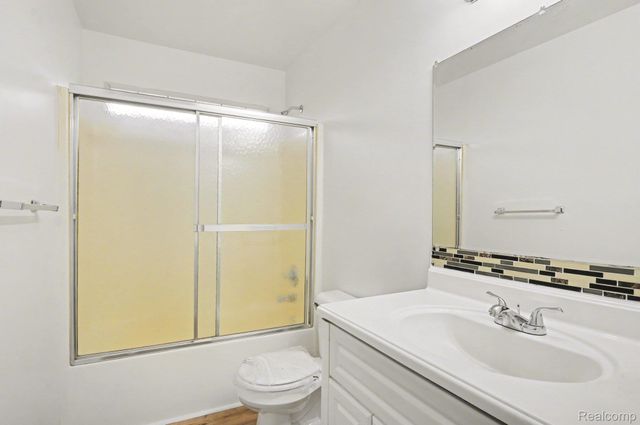 21864 Laurel Street, Clinton Charter Township, MI 48035