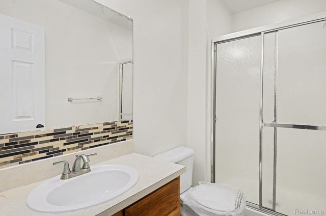 21864 Laurel Street, Clinton Charter Township, MI 48035