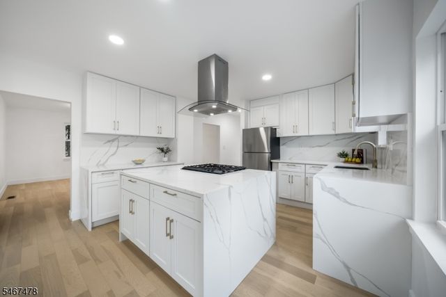 686 Meyersville Rd, Long Hill Twp., NJ 07933