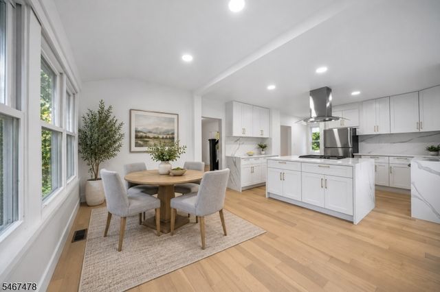 686 Meyersville Rd, Long Hill Twp., NJ 07933