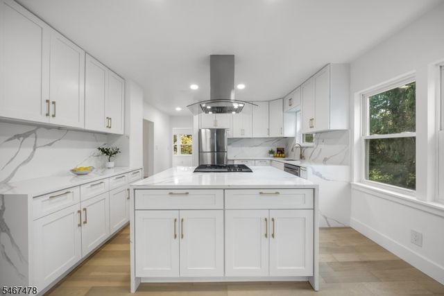 686 Meyersville Rd, Long Hill Twp., NJ 07933