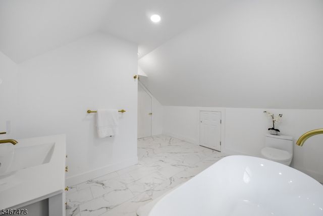 686 Meyersville Rd, Long Hill Twp., NJ 07933