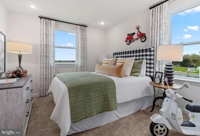 29 PETERS AVE, Ranson, WV 25438