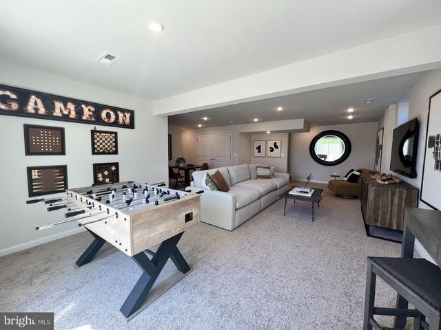 29 PETERS AVE, Ranson, WV 25438