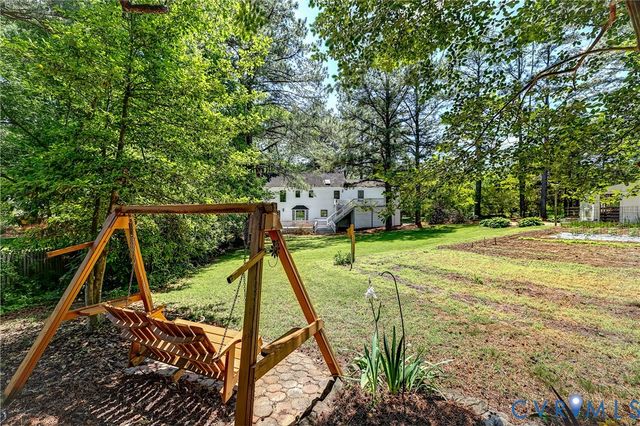 5201 Stone Horse Rd, Glen Allen, VA 23059