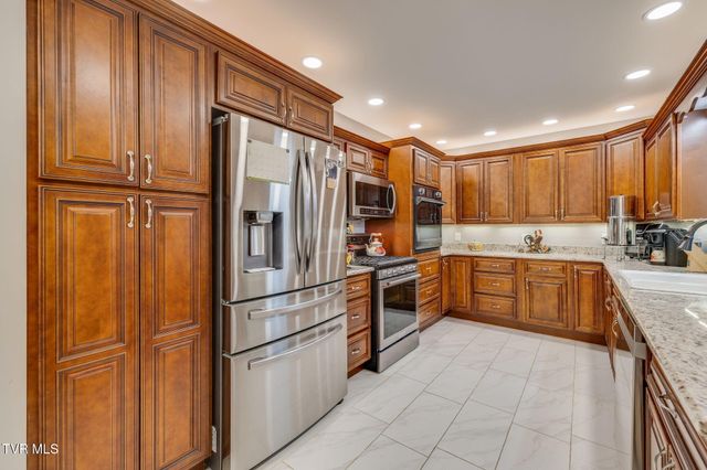 191 Tennessee 143, Roan Mountain, TN 37687