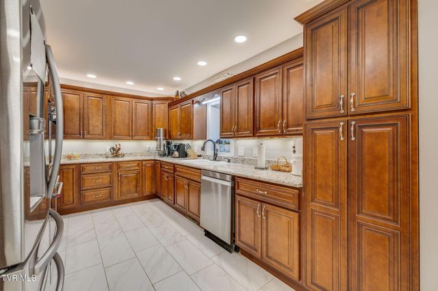 191 Tennessee 143, Roan Mountain, TN 37687