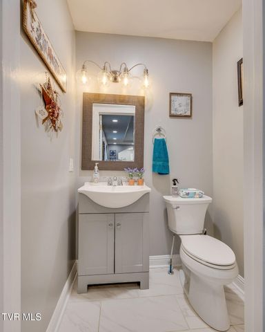 191 Tennessee 143, Roan Mountain, TN 37687