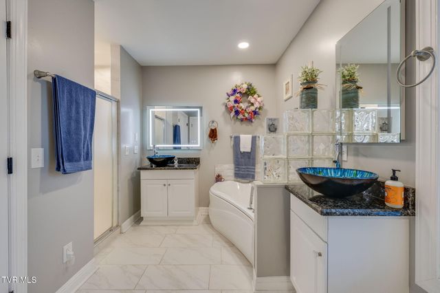 191 Tennessee 143, Roan Mountain, TN 37687