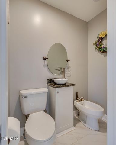191 Tennessee 143, Roan Mountain, TN 37687