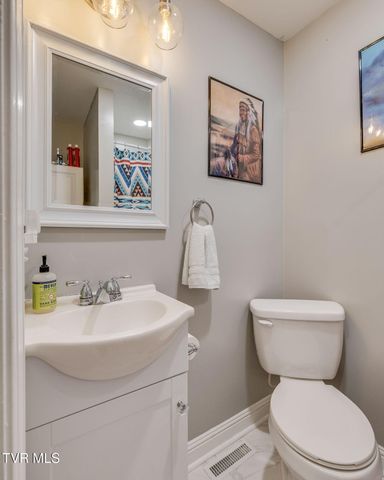 191 Tennessee 143, Roan Mountain, TN 37687