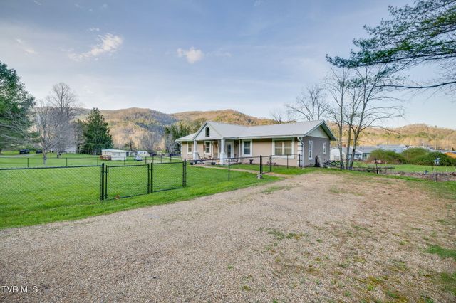 191 Tennessee 143, Roan Mountain, TN 37687