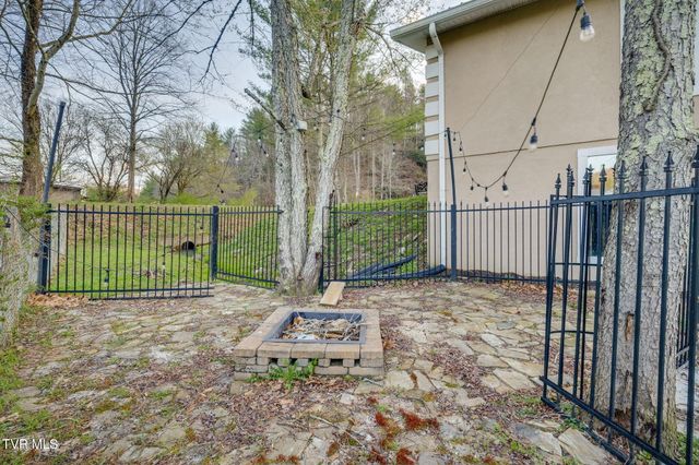 191 Tennessee 143, Roan Mountain, TN 37687