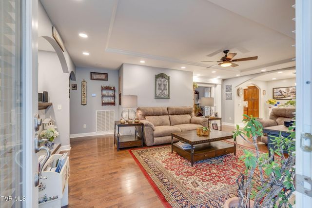 191 Tennessee 143, Roan Mountain, TN 37687