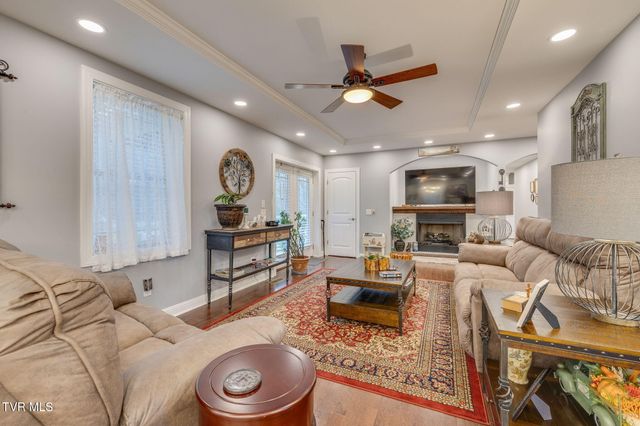 191 Tennessee 143, Roan Mountain, TN 37687