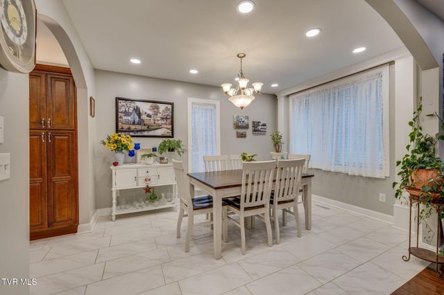 191 Tennessee 143, Roan Mountain, TN 37687