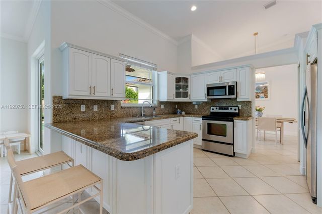 9221 SW 170th Ln, Palmetto Bay, FL 33157