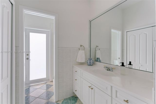 9221 SW 170th Ln, Palmetto Bay, FL 33157