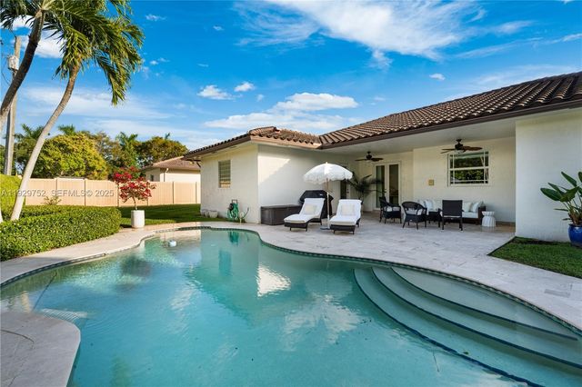 9221 SW 170th Ln, Palmetto Bay, FL 33157