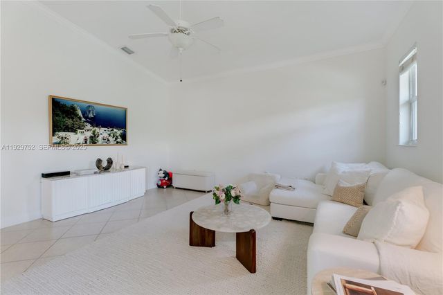 9221 SW 170th Ln, Palmetto Bay, FL 33157