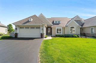 1802 Lindens COURT, Oconomowoc, WI 53066